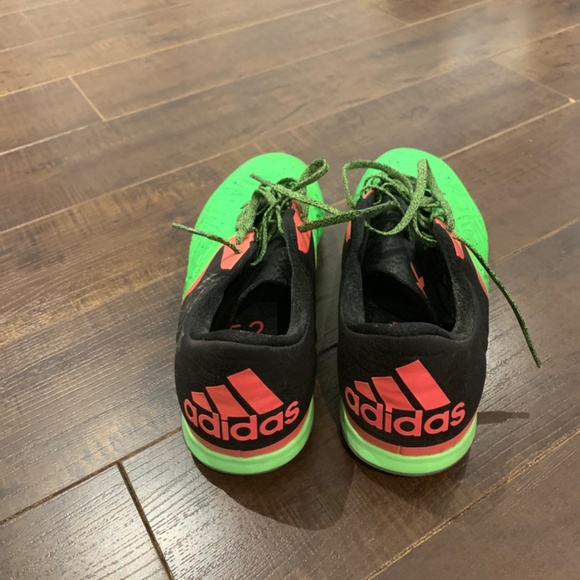 Indoor soccer shoes - Picture 2 of 3